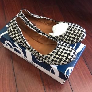 Houndstooth flats